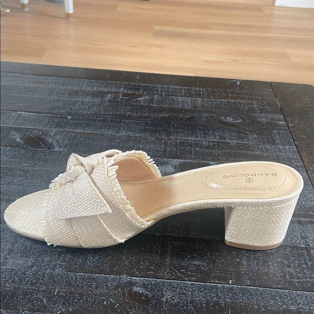 Bandolino Women's cream  Bow slides NWT - Picture 3 of 5